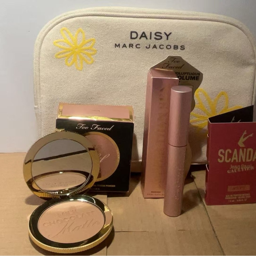 Too Faced Voluptuous Volume Mascara and Compact Set 2 for 1 price